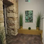 Varalja 4*