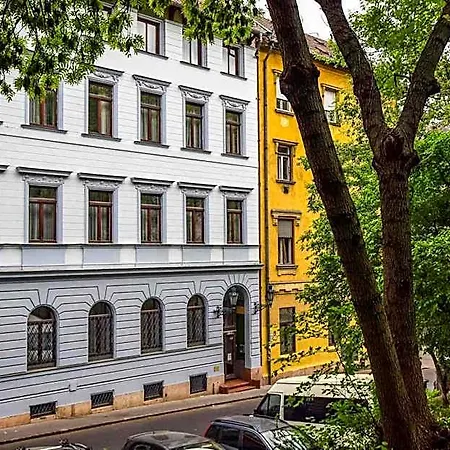 Varalja Lägenhetshotell