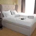 Váralja 4*