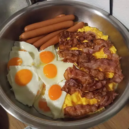 Varalja アパートホテル 4*